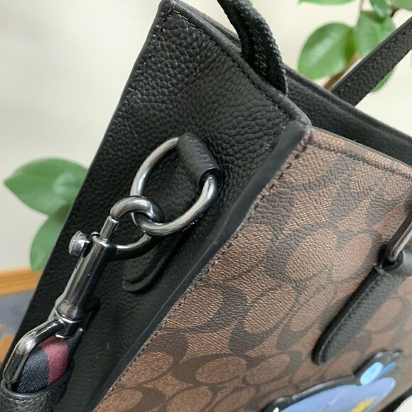 Coach Graham Structured Tote In Signature Canvas With Souvenir Patches - Picture 15 of 16